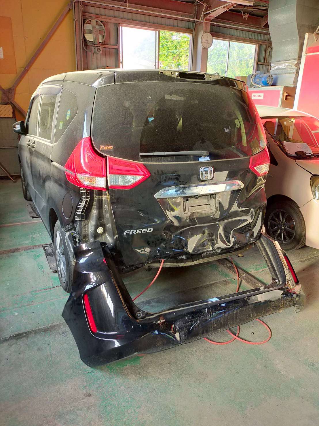 山形市・サトウ車体整備株式会社|ホンダ フリード リヤ修理